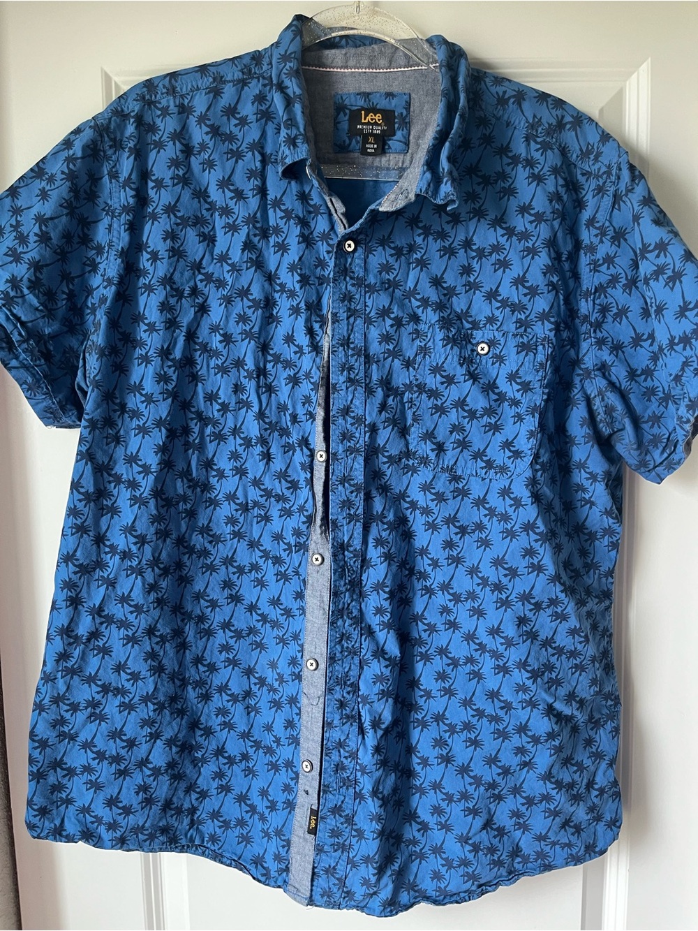Lee Men’s Blue Short-Sleeve Palm-Print Button-Down Shirt